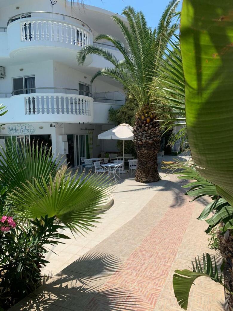 Apartamentos White Palace Studios