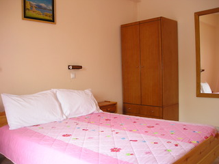 River Studios And Apartments