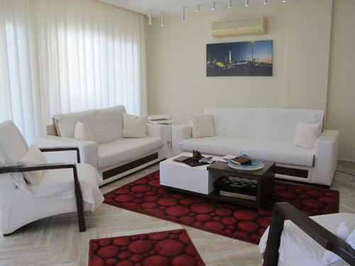 Crescent Villa