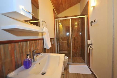 Grenadine Lodge