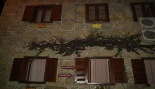 Hostal Tas Motel