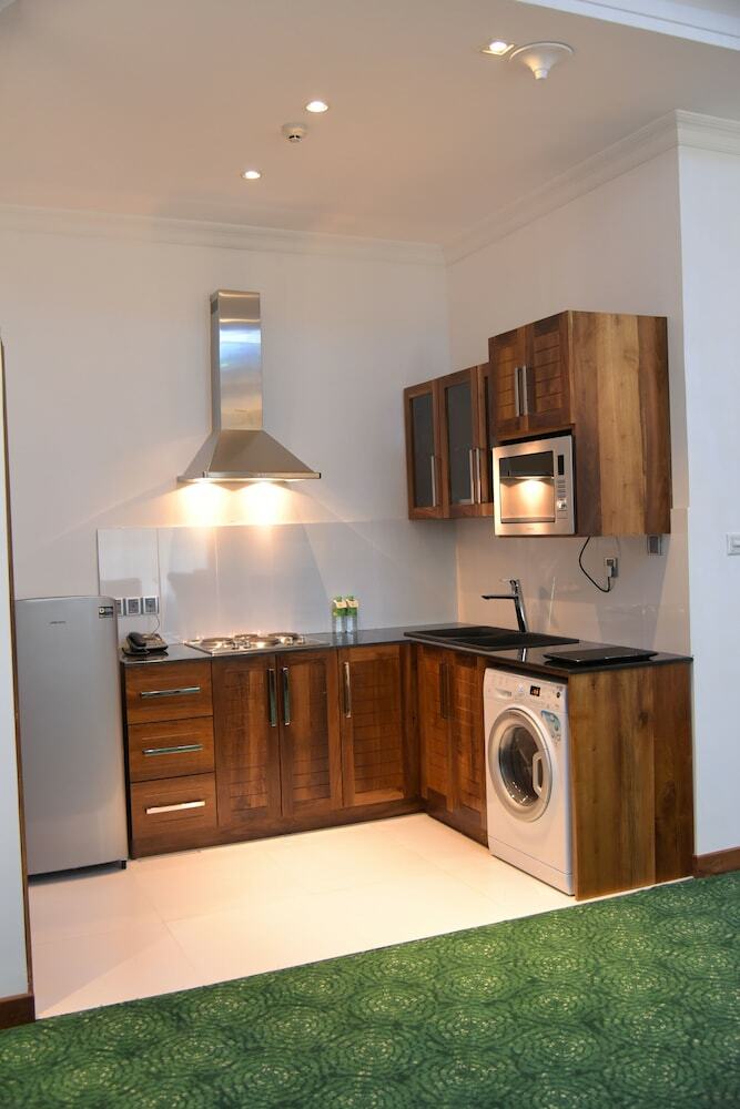 Hotel Araliya Green City