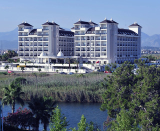 Lake & Riverside Hotel & Spa
