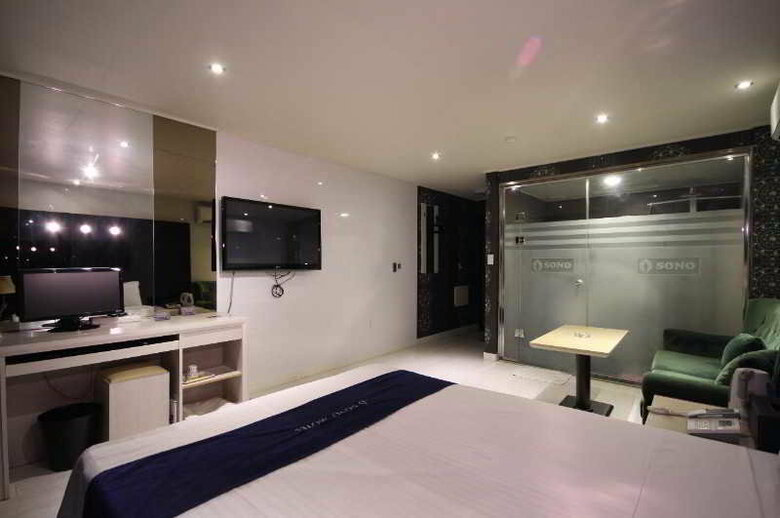 Sono Hotel