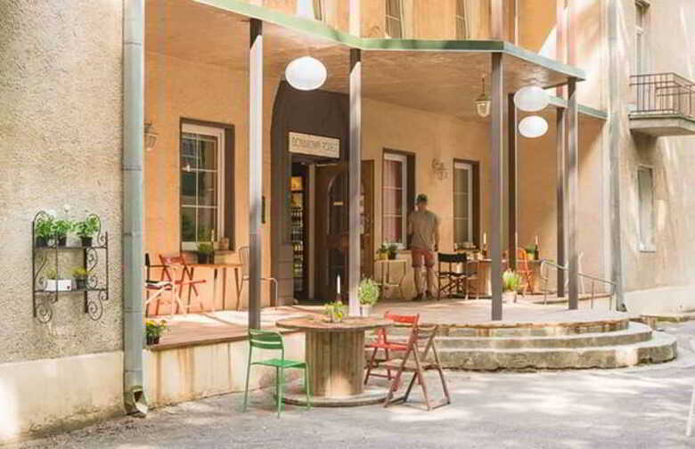 Hostal Downtown Forest Hostel & Camping
