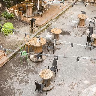 Hostal Downtown Forest Hostel & Camping