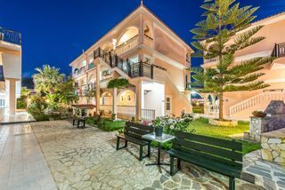 Apartamentos Athina Apts