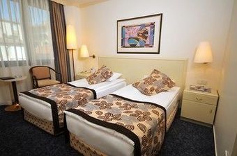 Class Hotel