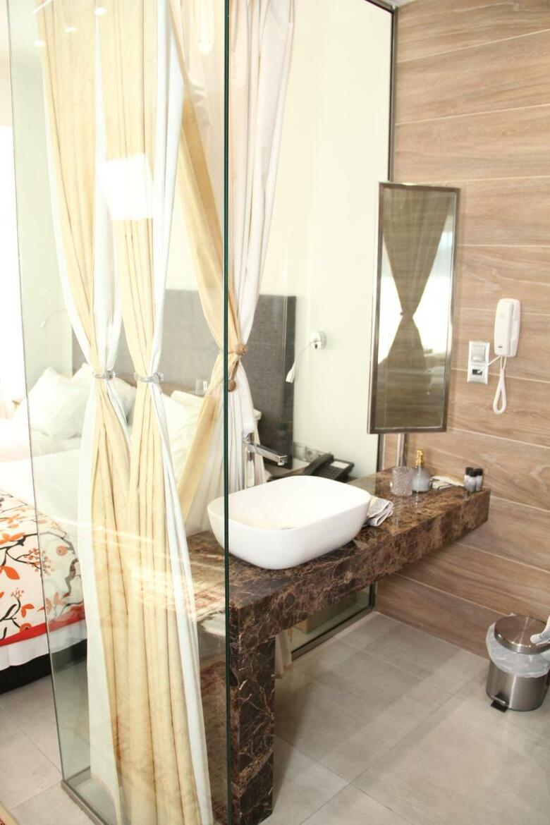 Alexiou Hotel
