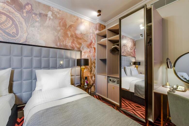Grand Poet Hotel By Semarah