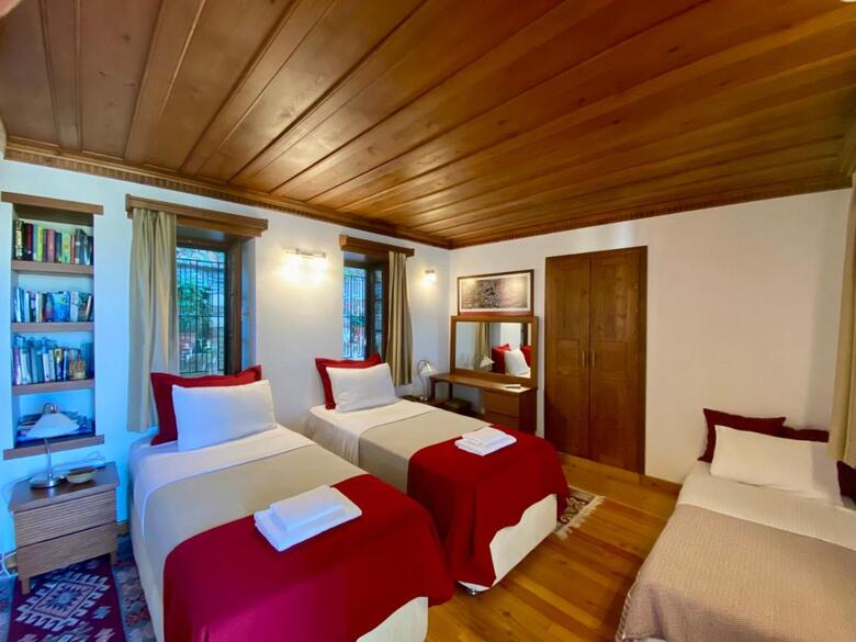 Ionia House