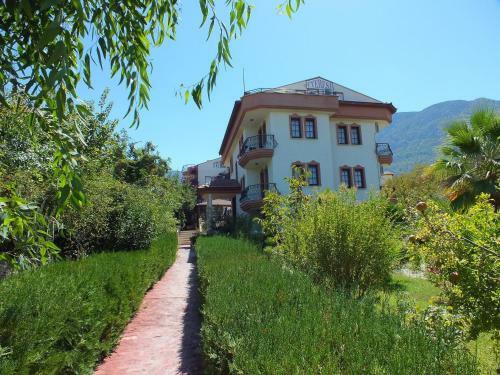 Everest Apart Hotel