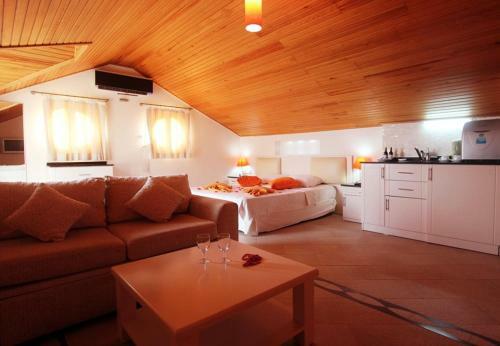 Nicholas Heights Deluxe Suite Hotel