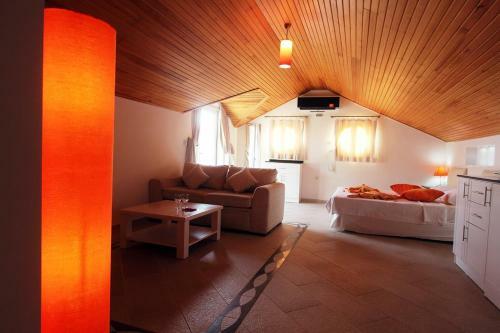 Nicholas Heights Deluxe Suite Hotel