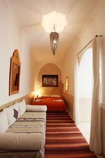 Riad White Flowers