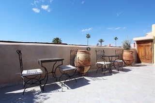 Riad White Flowers