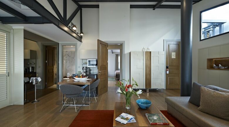 Hotel Tomtom Suites