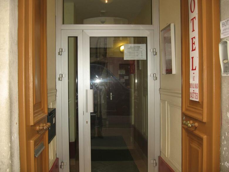 Au Royal Mad Hotel