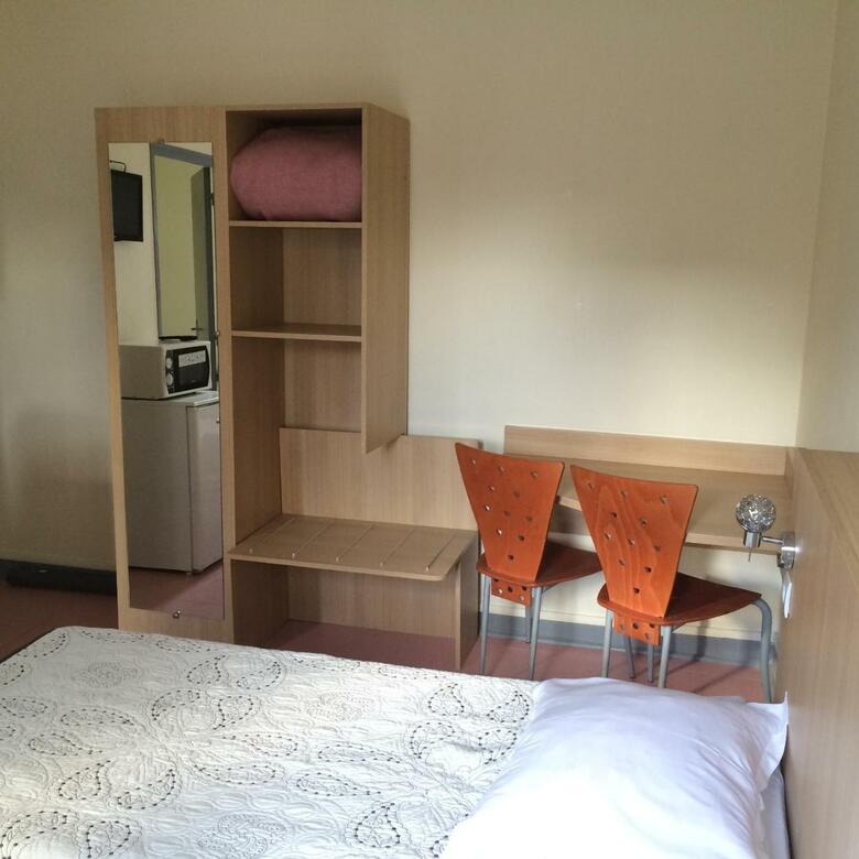 Au Royal Mad Hotel