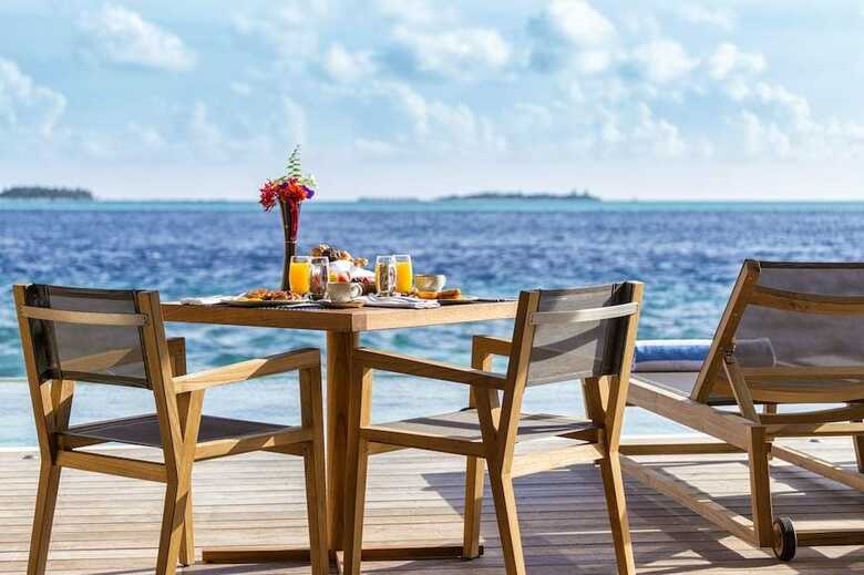 Hotel Hurawalhi Island Resort