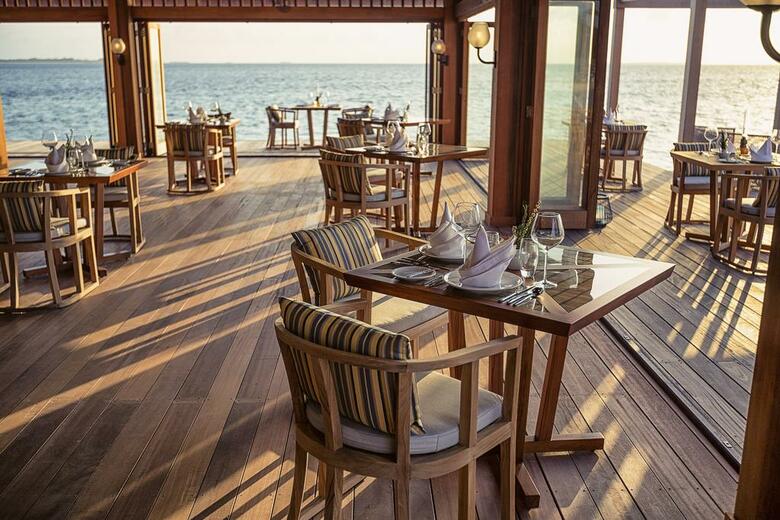 Hotel Hurawalhi Island Resort