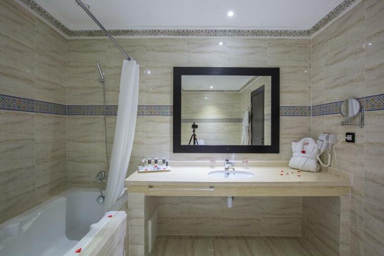 Hotel Riad Ennakhil And Spa