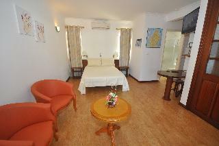 Apartamentos La Pointe Villas