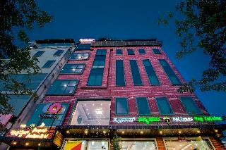 Capital O 33450 Hotel La Prosperite