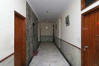 Oyo 12419 Hotel Silver Shine