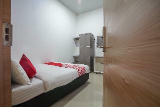 Hotel Oyo 945 Mega Kost 2
