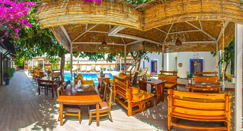 Hotel Oya & Suites