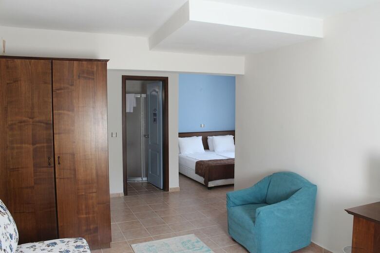 Hotel Oya & Suites