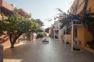 Apartamentos Evina Rooms And Villas