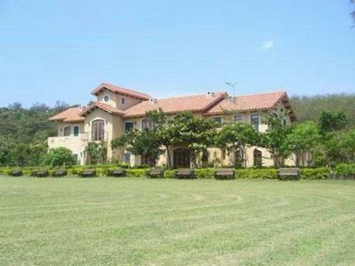 Hostal My Chateau Resort