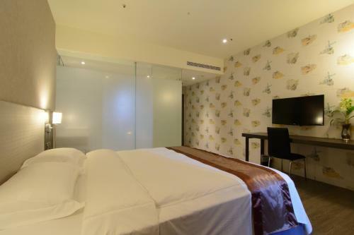 Grand Crystal Hotel