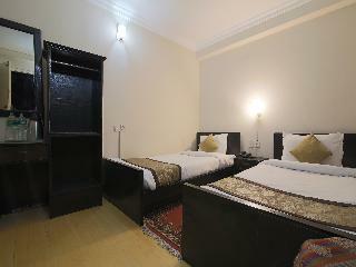 Hotel Teeka's Holiday Inn