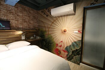 R8 Eco Hotel