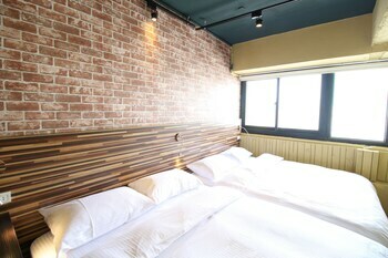 R8 Eco Hotel