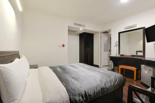 Holiday Hotel