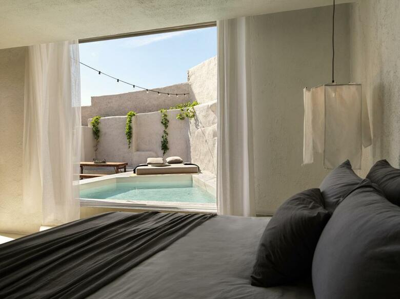 Hotel Nomad