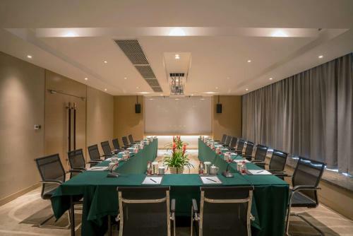 Hotel Ramada Encore Jintang