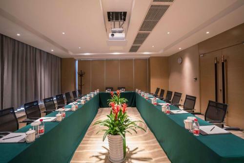 Hotel Ramada Encore Jintang