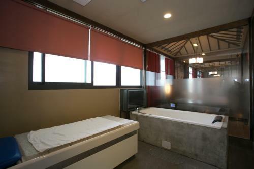 Tian Xia Ju Motel