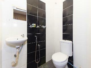 Oyo 439 Night Queen Hotel