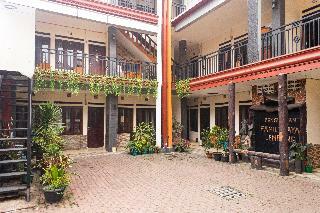 Oyo 681 Wisma Family Raya