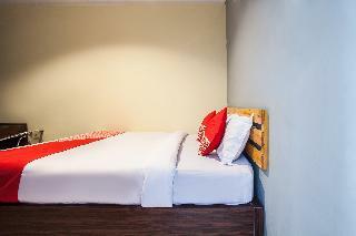 Oyo 990 Stadion Residence