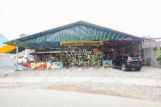 Oyo 990 Stadion Residence
