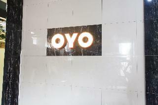 Oyo 990 Stadion Residence