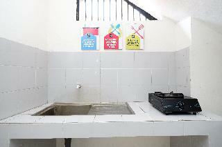 Oyo Life 1817 Kost Agus Salim