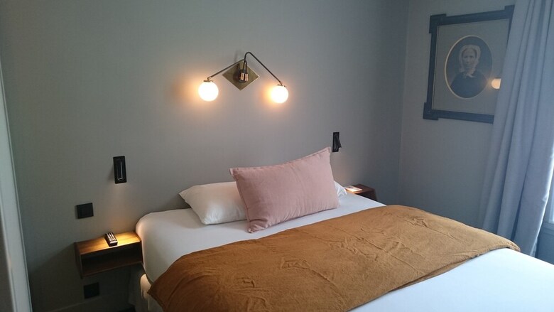 Coq Hotel (community Of Quality)